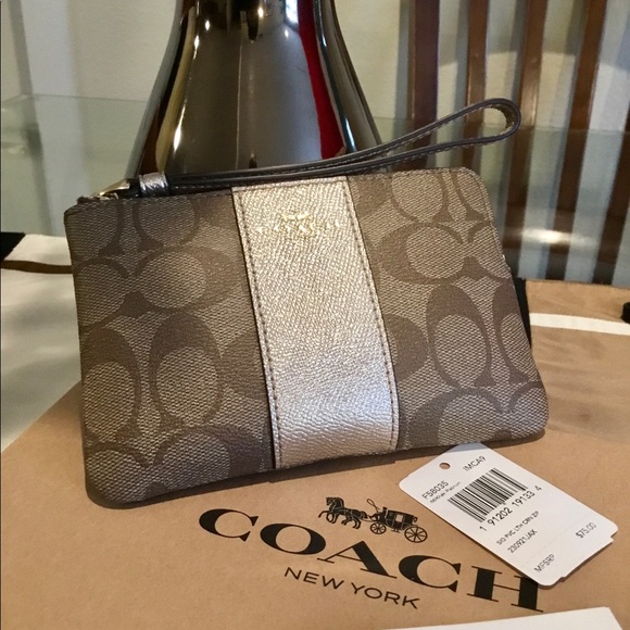 COACH WRISTLET KHAKI CHAMPAGNE POUCH - Picture 2 of 4